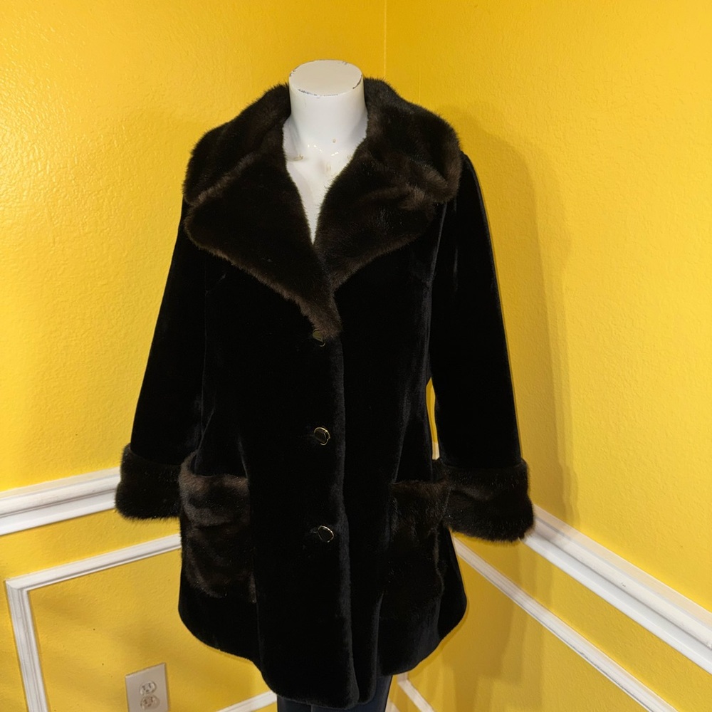 Chic Black Faux Fur Teddy Jacket - Picture 3 of 15